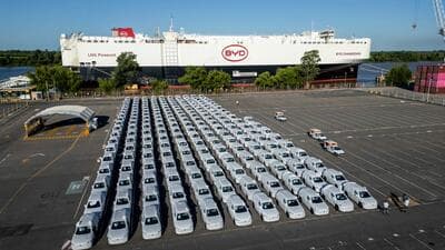« Ça me conviendrait » : Trump se dit ouvert à ce que les constructeurs automobiles chinois fabriquent des voitures aux États-Unis